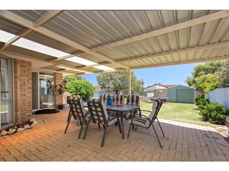 18 Scrivener Place, Halls Head WA 6210