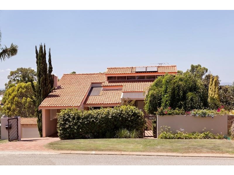 17 Carina Circle, Halls Head WA 6210