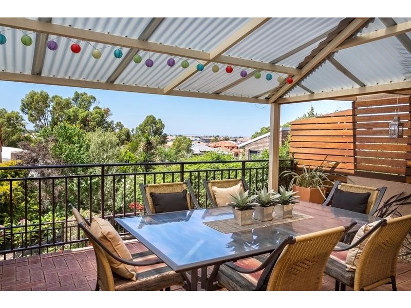 17 Carina Circle, Halls Head WA 6210