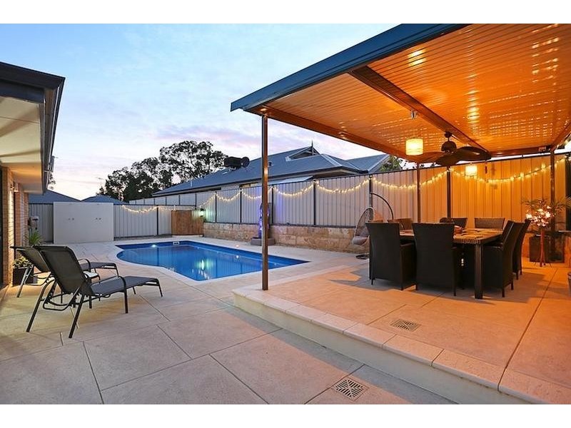 4 Kannemer Link, Meadow Springs WA 6210