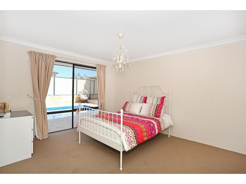 4 Kannemer Link, Meadow Springs WA 6210