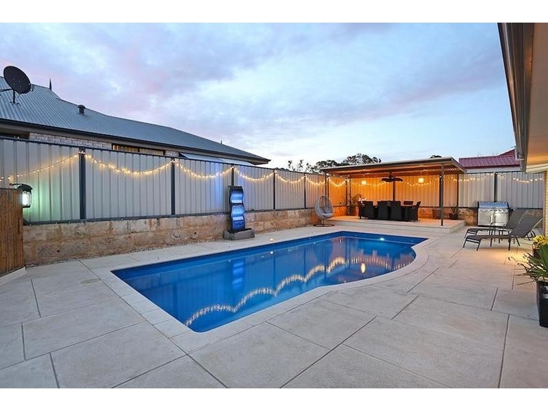 4 Kannemer Link, Meadow Springs WA 6210