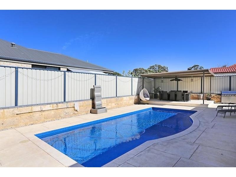 4 Kannemer Link, Meadow Springs WA 6210