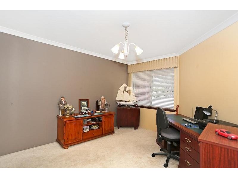 5 Swan Close, Dudley Park WA 6210