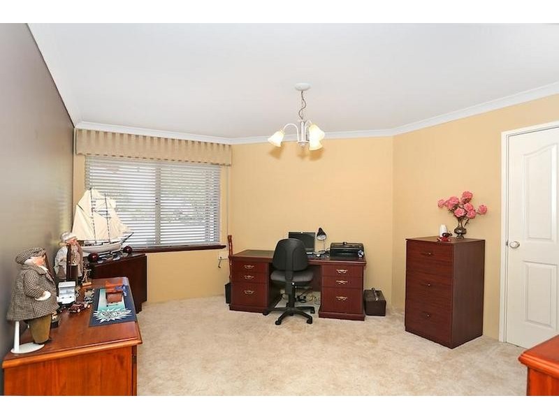 5 Swan Close, Dudley Park WA 6210