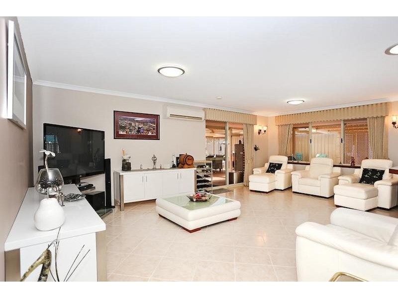 5 Swan Close, Dudley Park WA 6210