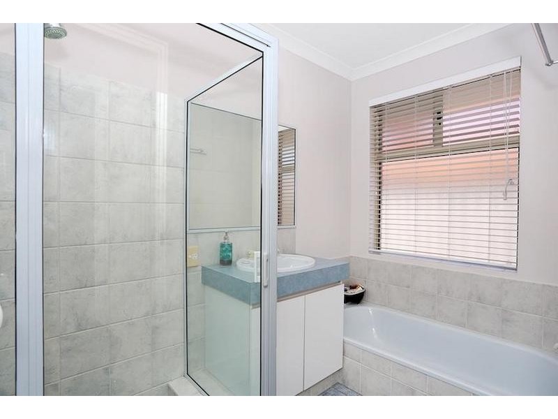 5 Swan Close, Dudley Park WA 6210