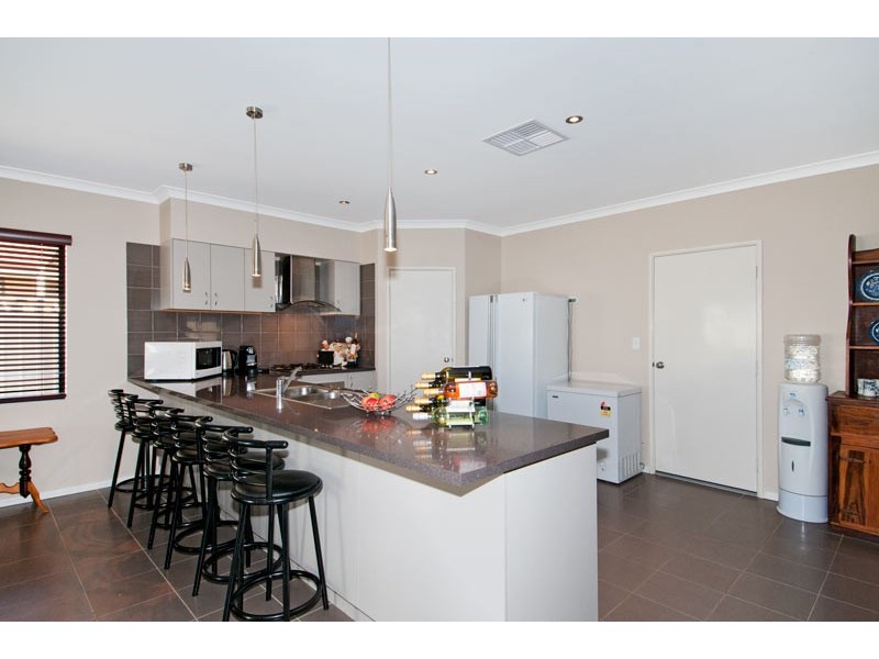 23 Lismore Ridge, Lakelands WA 6180