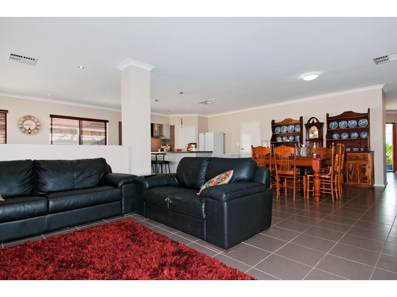 23 Lismore Ridge, Lakelands WA 6180