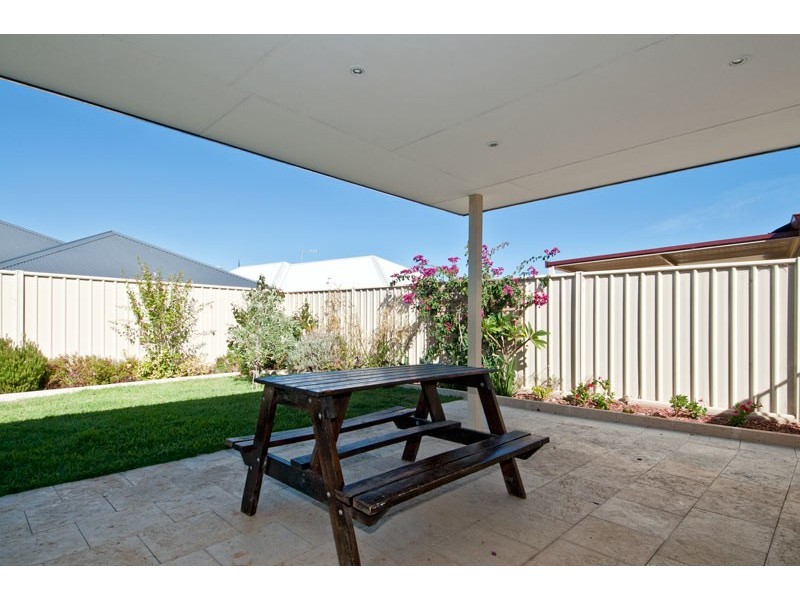 23 Lismore Ridge, Lakelands WA 6180