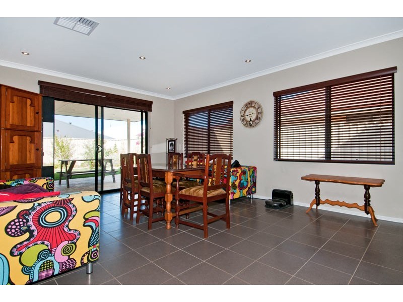 23 Lismore Ridge, Lakelands WA 6180