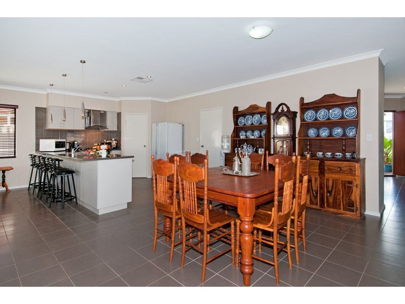 23 Lismore Ridge, Lakelands WA 6180