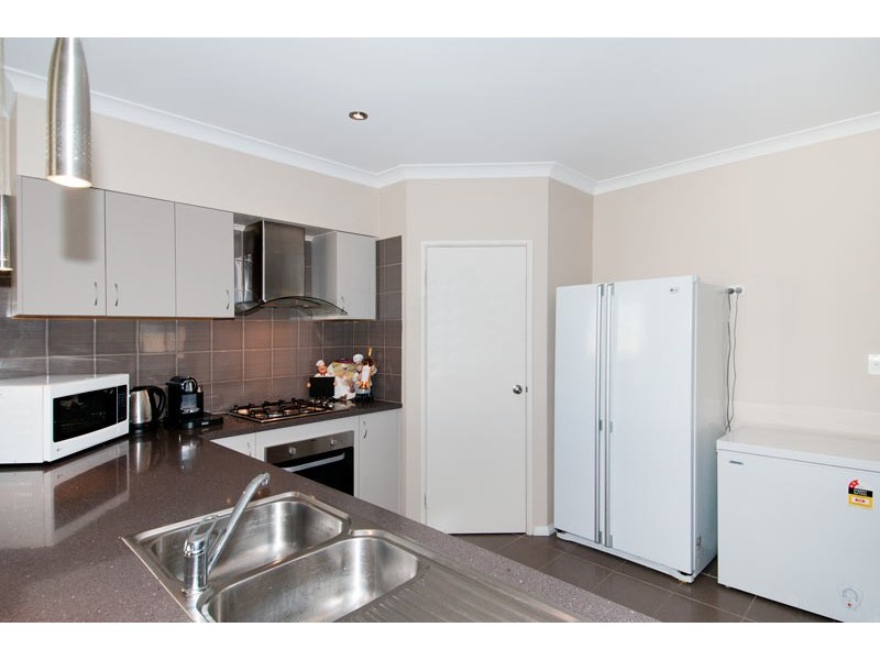 23 Lismore Ridge, Lakelands WA 6180