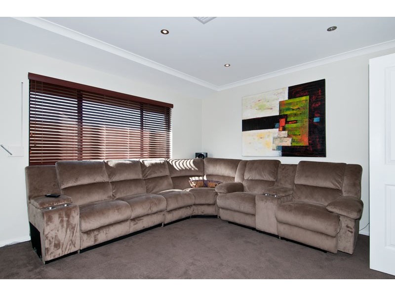 23 Lismore Ridge, Lakelands WA 6180