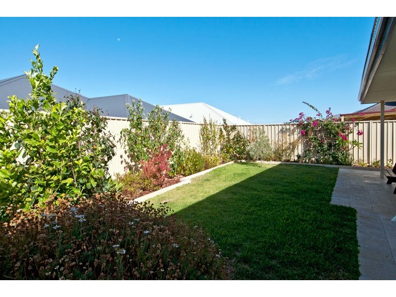 23 Lismore Ridge, Lakelands WA 6180