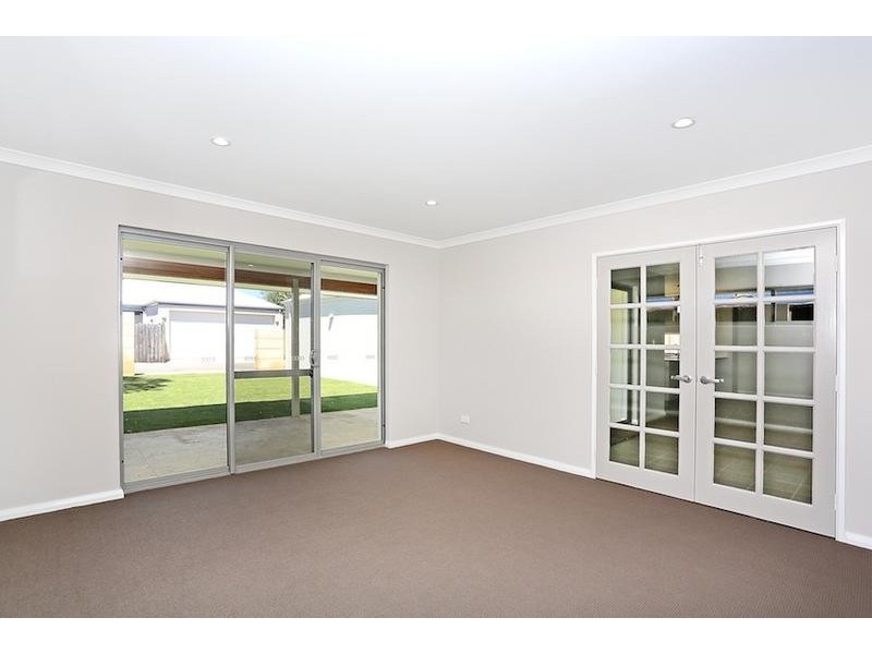 20 Dotterel Drive, Dudley Park WA 6210