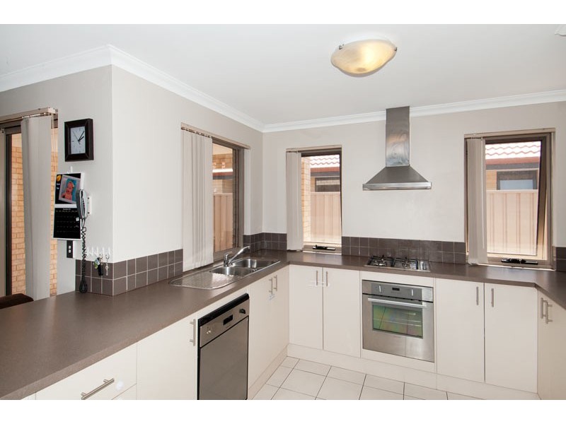 22 Wuraling Pass, Wannanup WA 6210