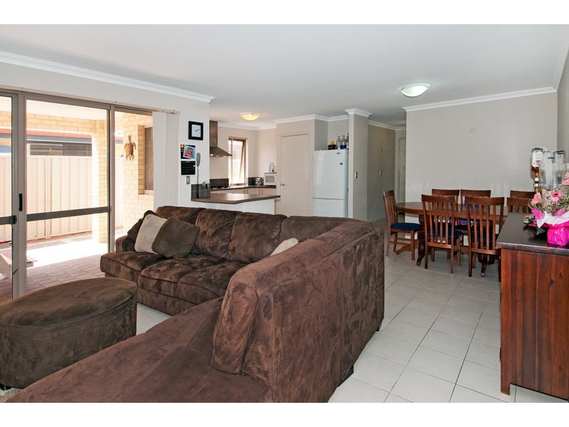 22 Wuraling Pass, Wannanup WA 6210