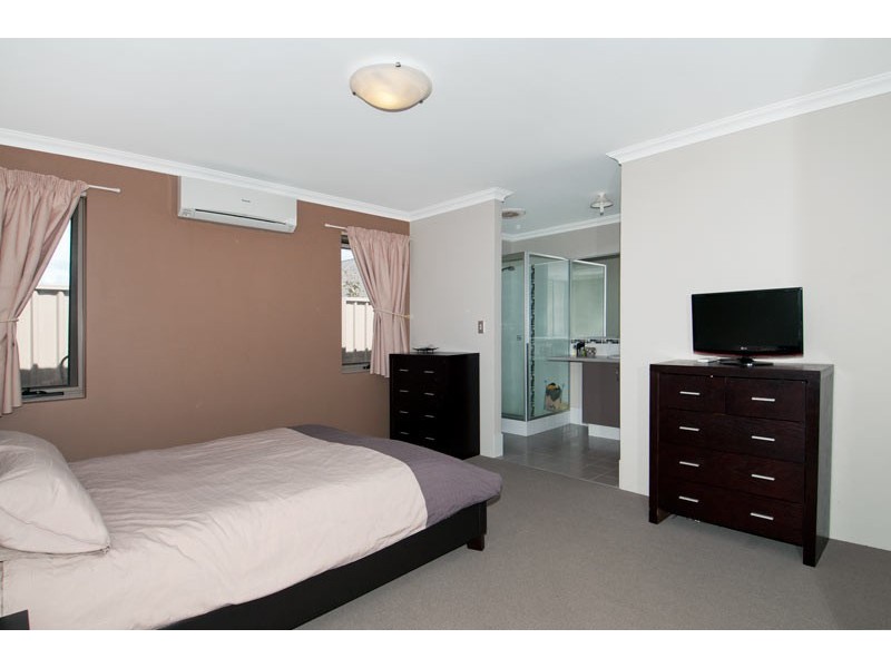 22 Wuraling Pass, Wannanup WA 6210