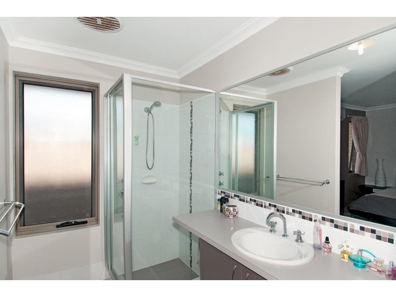 22 Wuraling Pass, Wannanup WA 6210