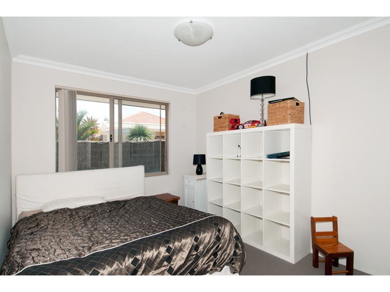 22 Wuraling Pass, Wannanup WA 6210