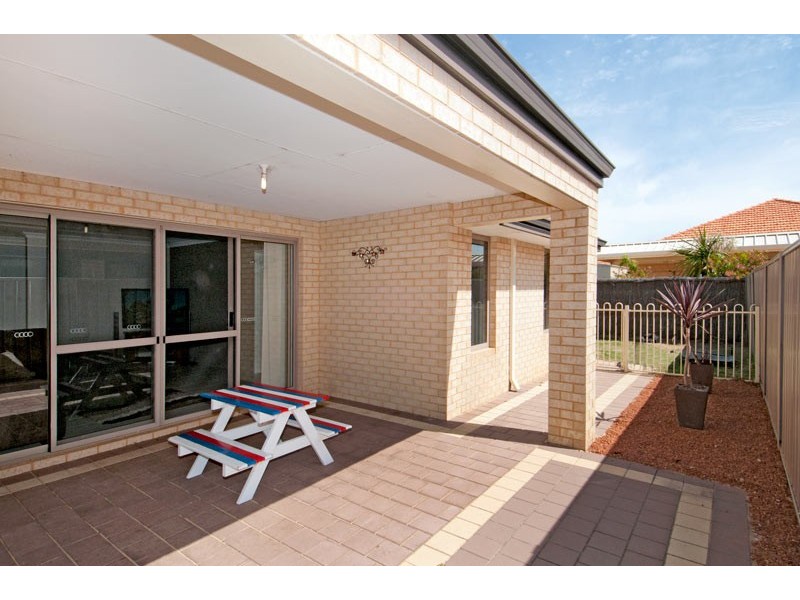 22 Wuraling Pass, Wannanup WA 6210