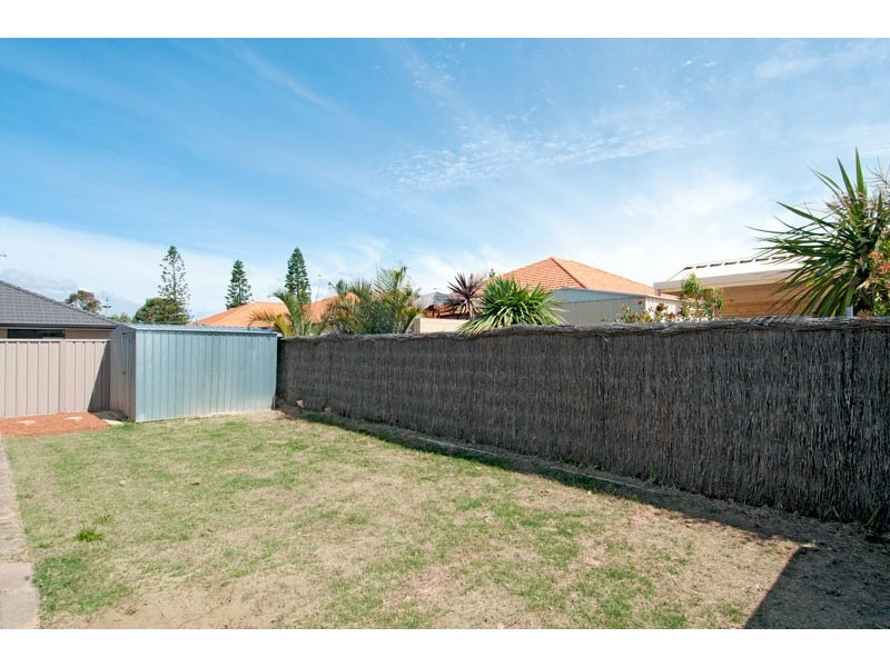 22 Wuraling Pass, Wannanup WA 6210