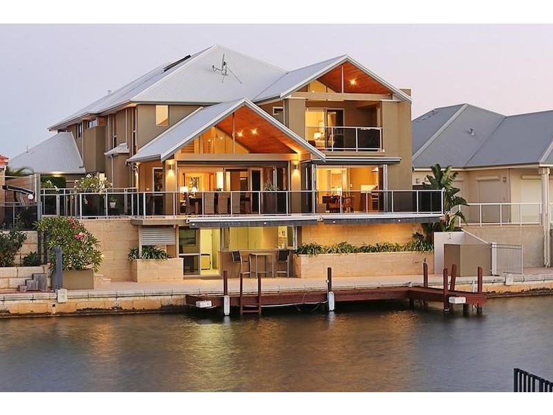 2 Ragamuffin Point, Halls Head WA 6210