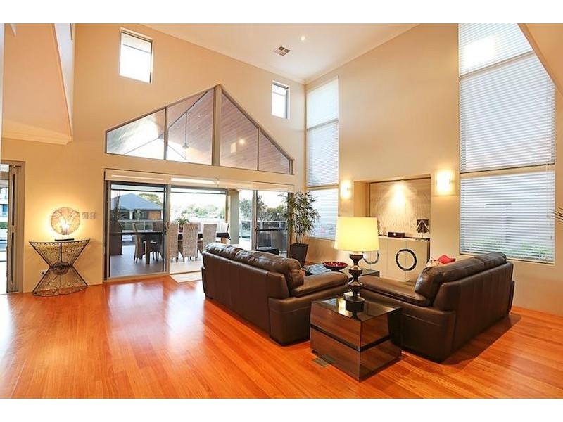 2 Ragamuffin Point, Halls Head WA 6210