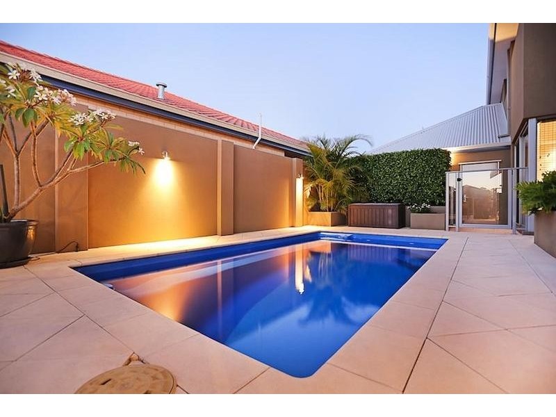 2 Ragamuffin Point, Halls Head WA 6210