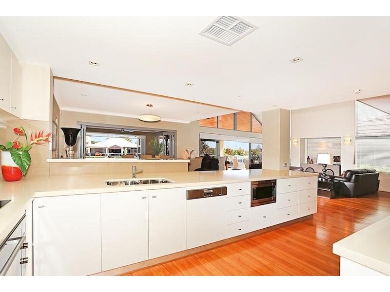 2 Ragamuffin Point, Halls Head WA 6210