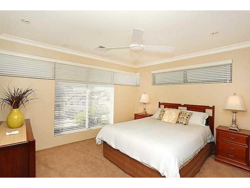 2 Ragamuffin Point, Halls Head WA 6210