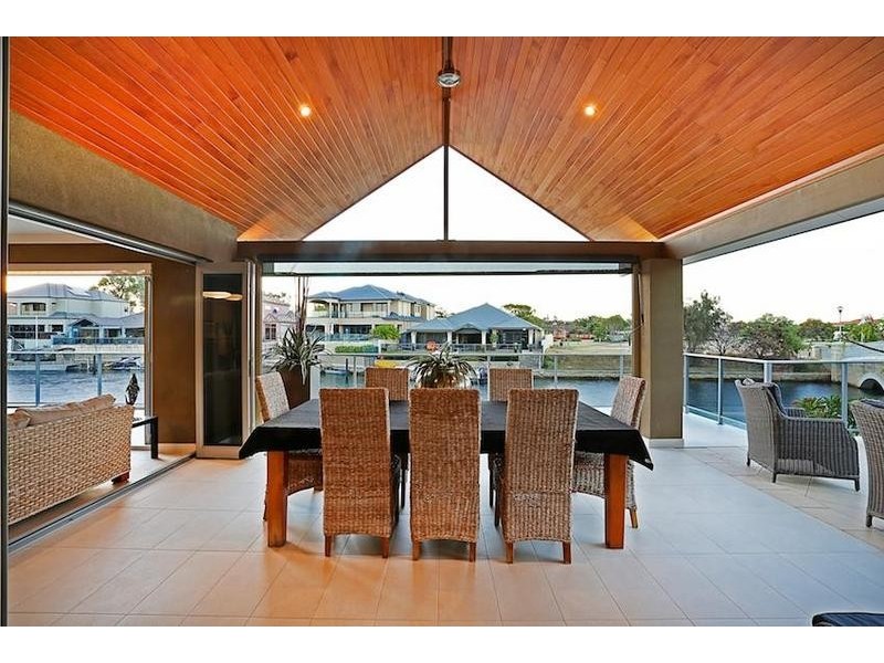 2 Ragamuffin Point, Halls Head WA 6210