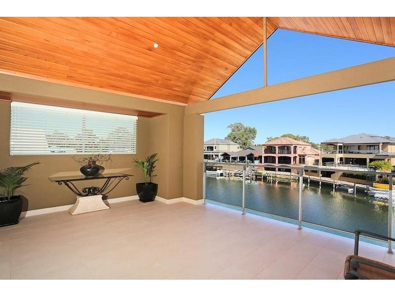 2 Ragamuffin Point, Halls Head WA 6210