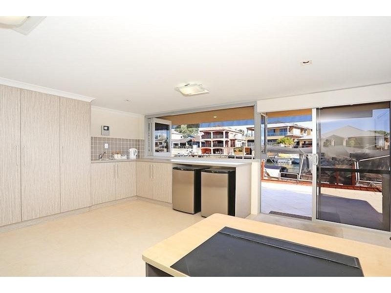 2 Ragamuffin Point, Halls Head WA 6210