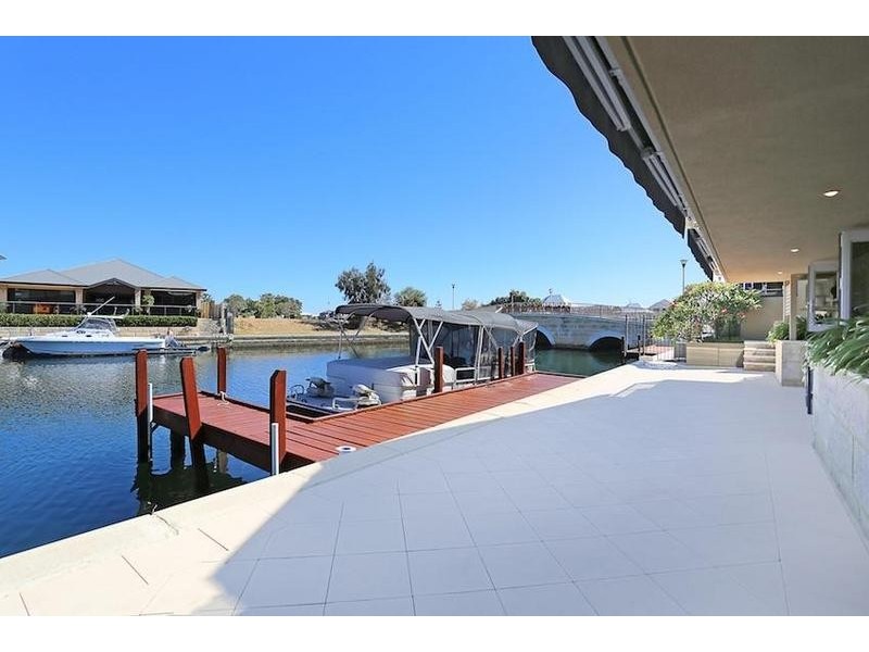 2 Ragamuffin Point, Halls Head WA 6210