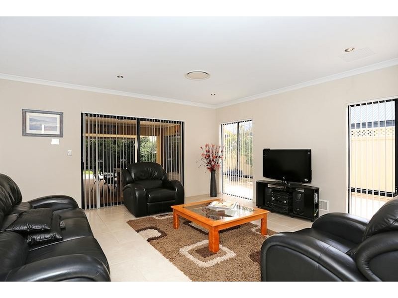 5 Harvest Chase, Madora Bay WA 6210