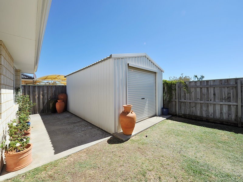 8 Whitegum Pass, Halls Head WA 6210