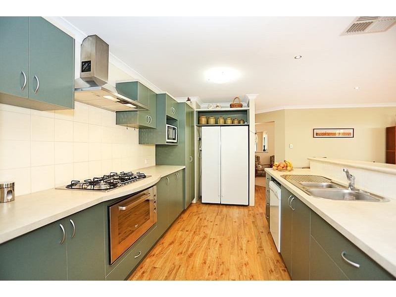 173 Peelwood Parade, Halls Head WA 6210