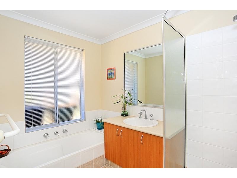 173 Peelwood Parade, Halls Head WA 6210