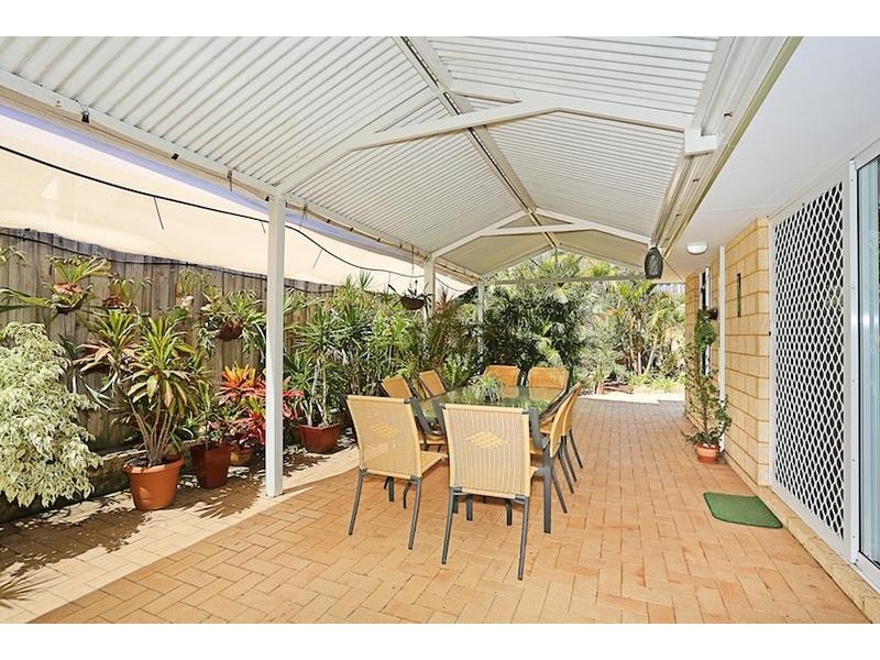 173 Peelwood Parade, Halls Head WA 6210