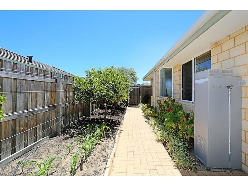 173 Peelwood Parade, Halls Head WA 6210