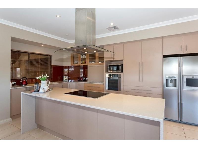 44 Erins Isle, Dudley Park WA 6210