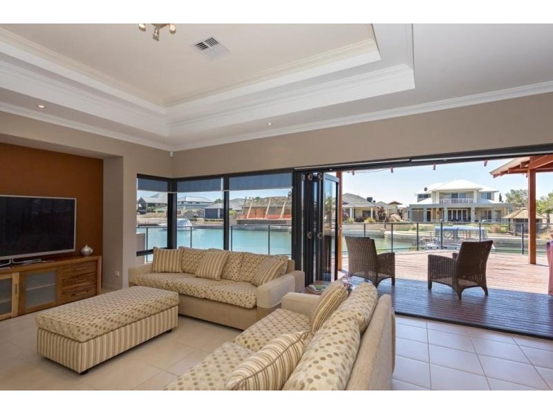 44 Erins Isle, Dudley Park WA 6210