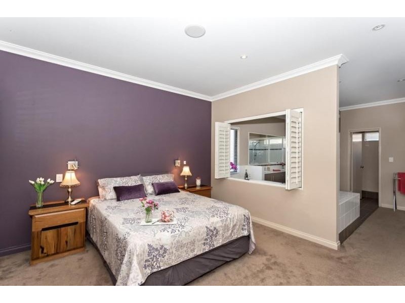 44 Erins Isle, Dudley Park WA 6210