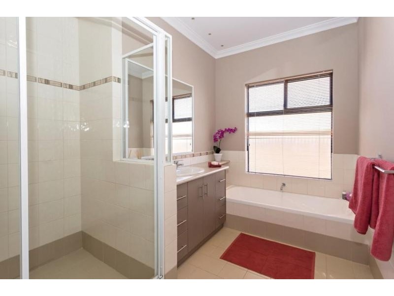 44 Erins Isle, Dudley Park WA 6210
