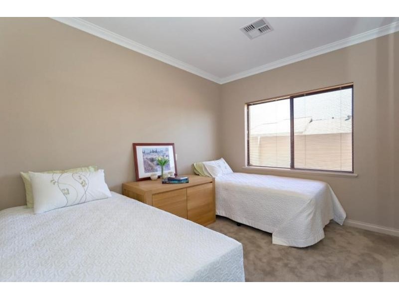 44 Erins Isle, Dudley Park WA 6210