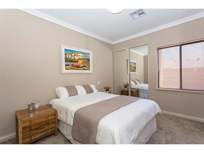 44 Erins Isle, Dudley Park WA 6210
