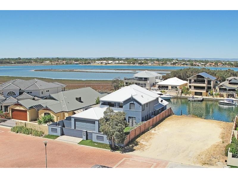 11 Brindabella Crescent, Halls Head WA 6210