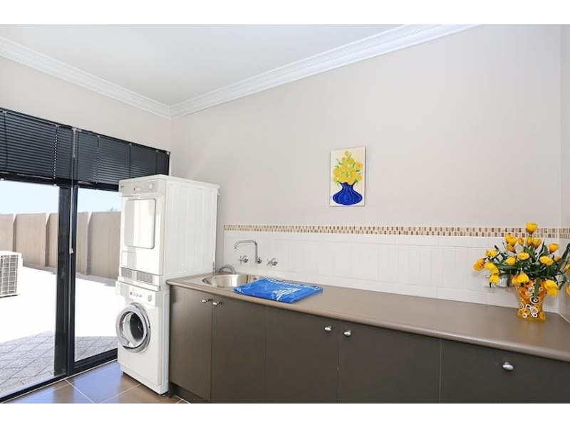 21 Waterlily Drive, Dudley Park WA 6210